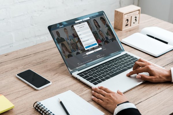 LinkedIn : le réseau social professionnel incontournable pour votre carrière